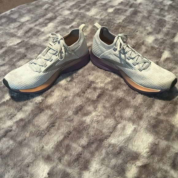 EUC - Brooks Ricochet 2 Womens Sneaker Running Shoes - Grey/Cantaloupe/Grape - Picture 2 of 8